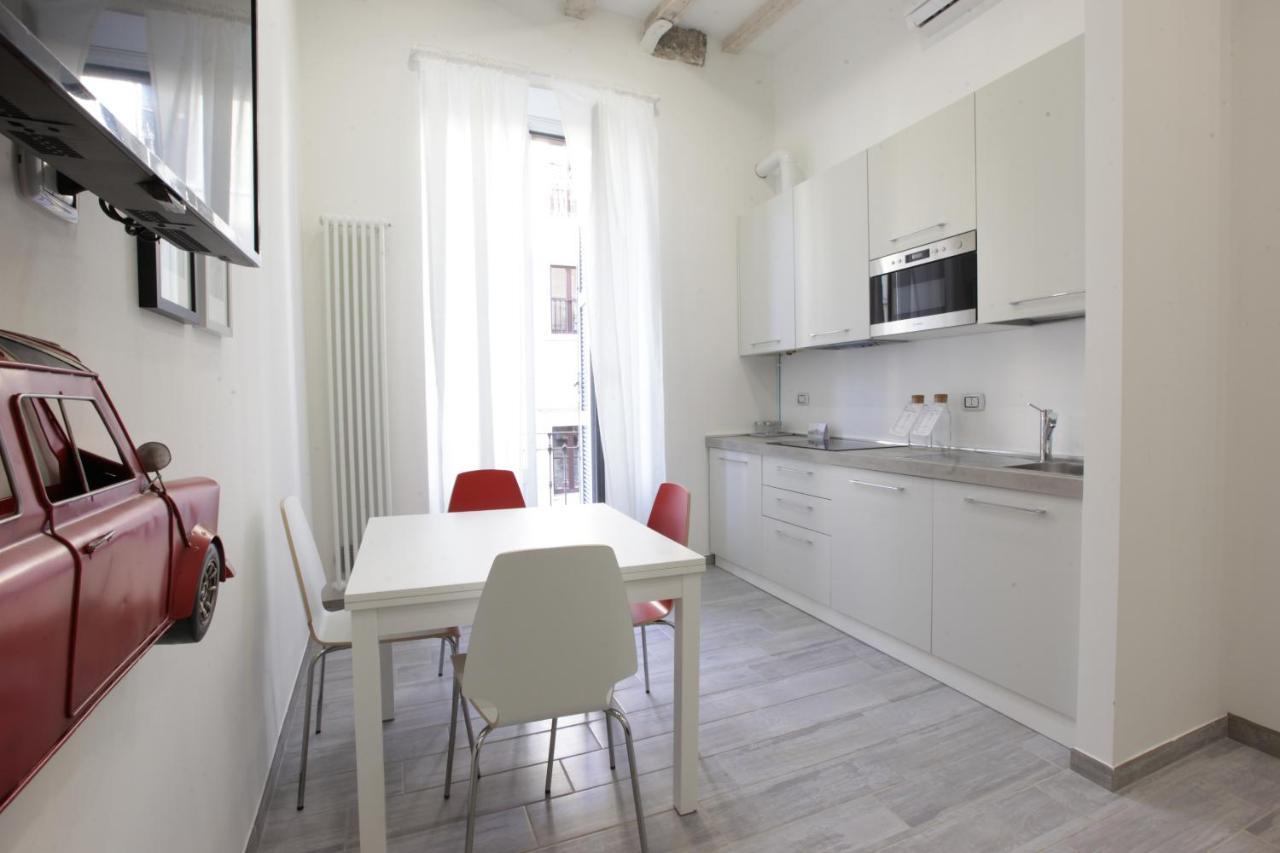 Amazing Apartment In City Center With Balcony Milano Exteriör bild
