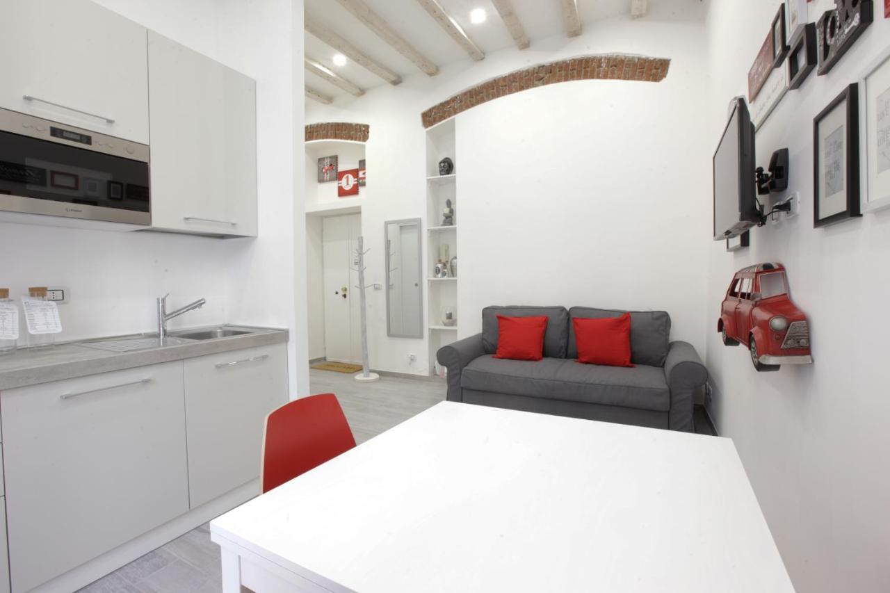 Amazing Apartment In City Center With Balcony Milano Exteriör bild