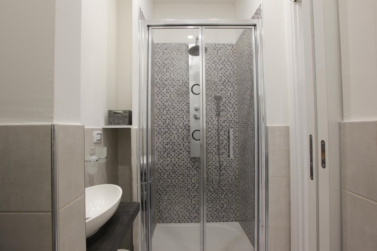 Amazing Apartment In City Center With Balcony Milano Exteriör bild