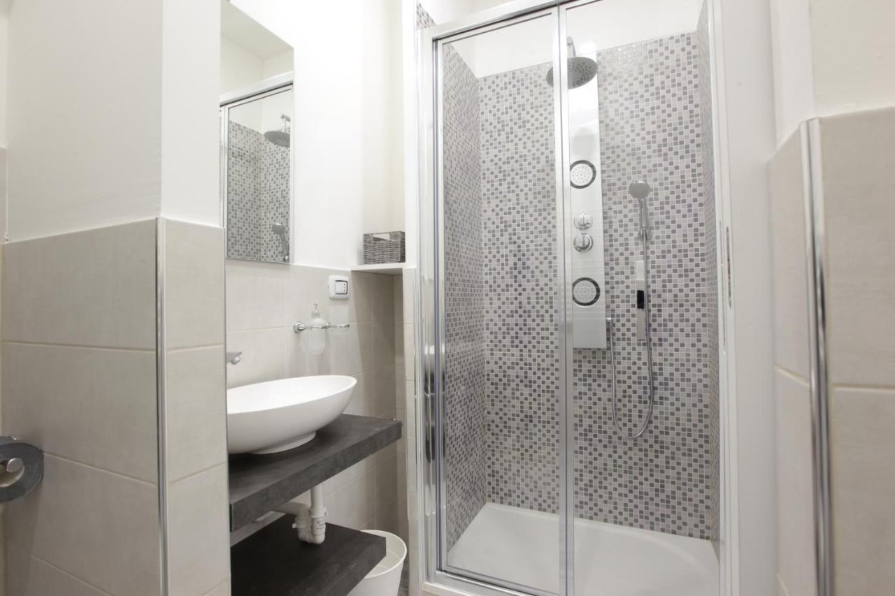 Amazing Apartment In City Center With Balcony Milano Exteriör bild
