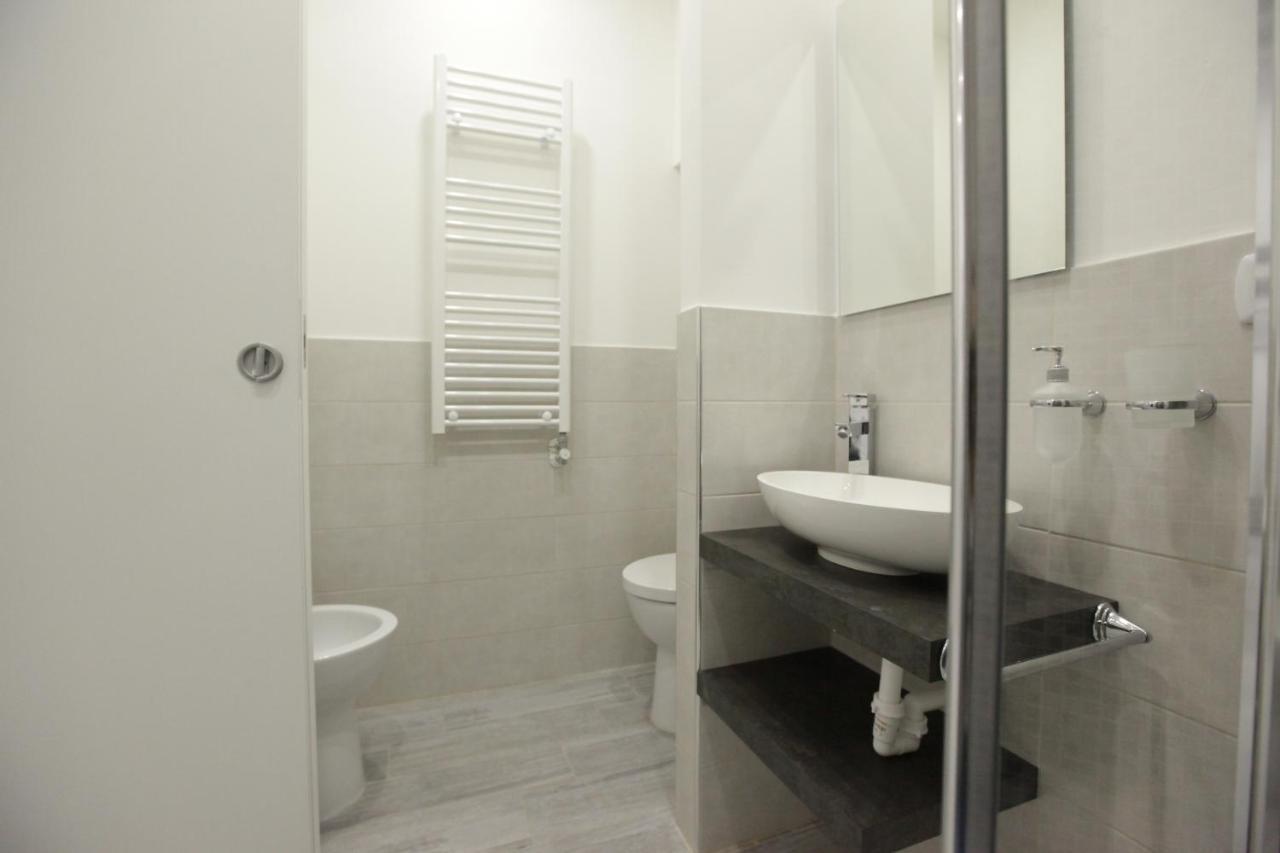 Amazing Apartment In City Center With Balcony Milano Exteriör bild