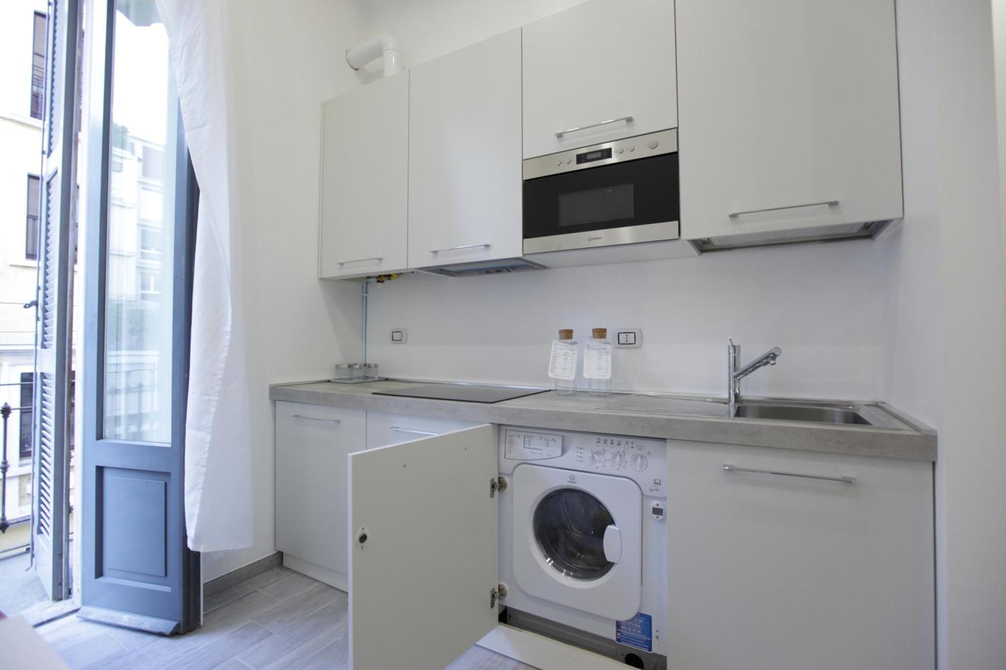 Amazing Apartment In City Center With Balcony Milano Exteriör bild