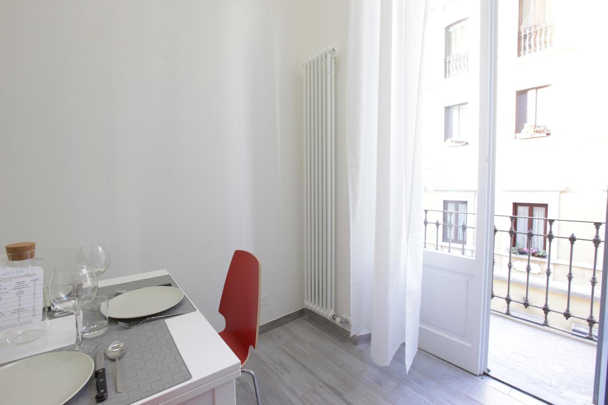 Amazing Apartment In City Center With Balcony Milano Exteriör bild